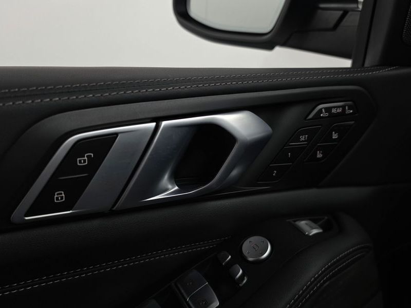 2024 BMW X7 xDrive 40i Design Pure Excellence 6-Seater photo 30