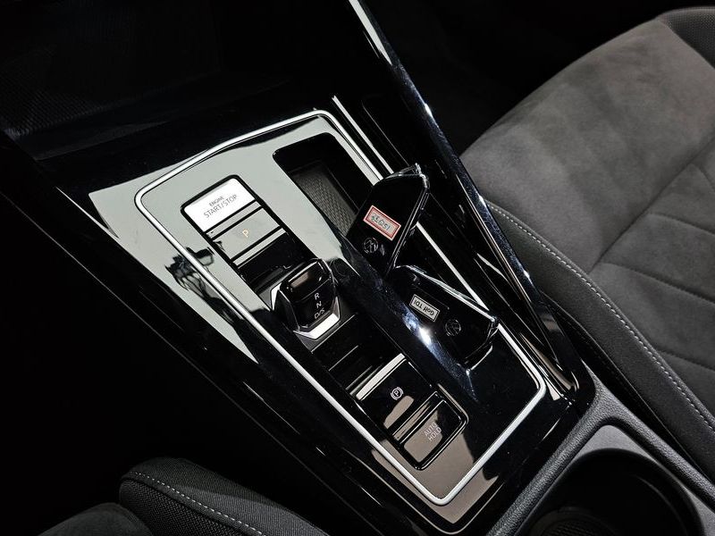 2024 Volkswagen Golf 2.0 TDI Prestige photo 9