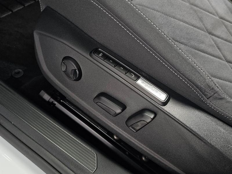 2024 Volkswagen Golf 2.0 TDI Prestige photo 18