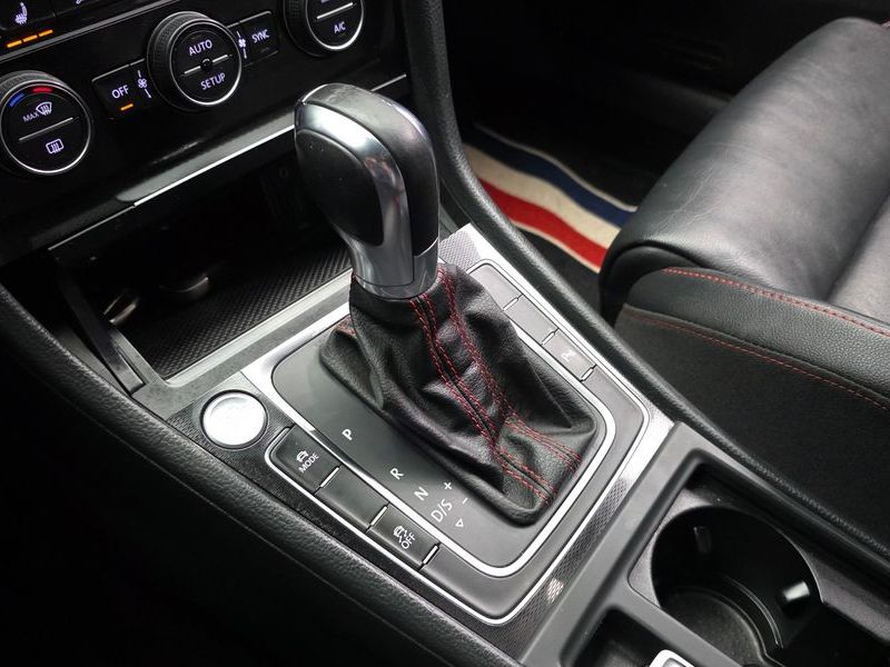 2014 Volkswagen Golf 2.0 GTI photo 9