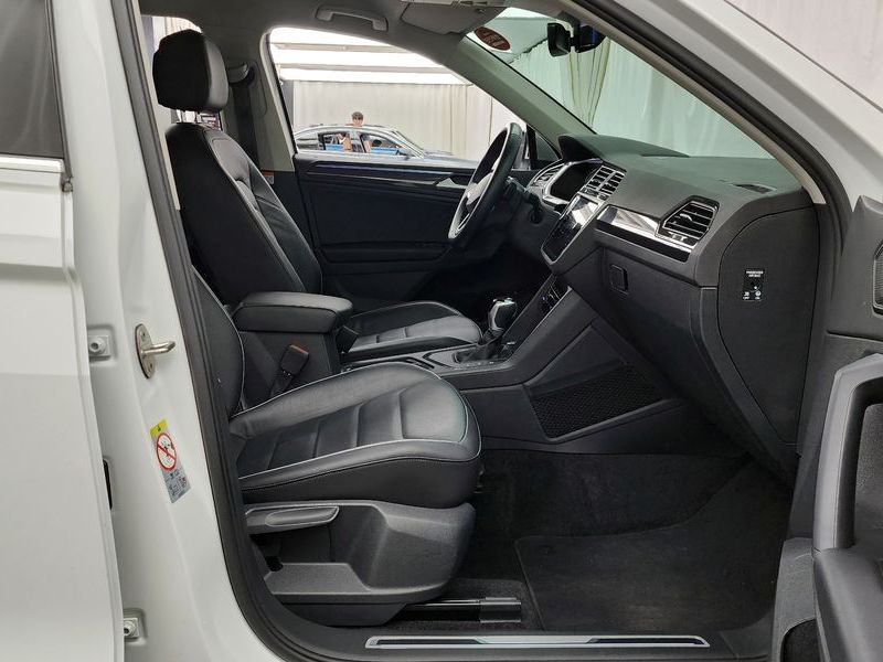 2021 Volkswagen Tiguan 2.0 TDI Premium photo 11