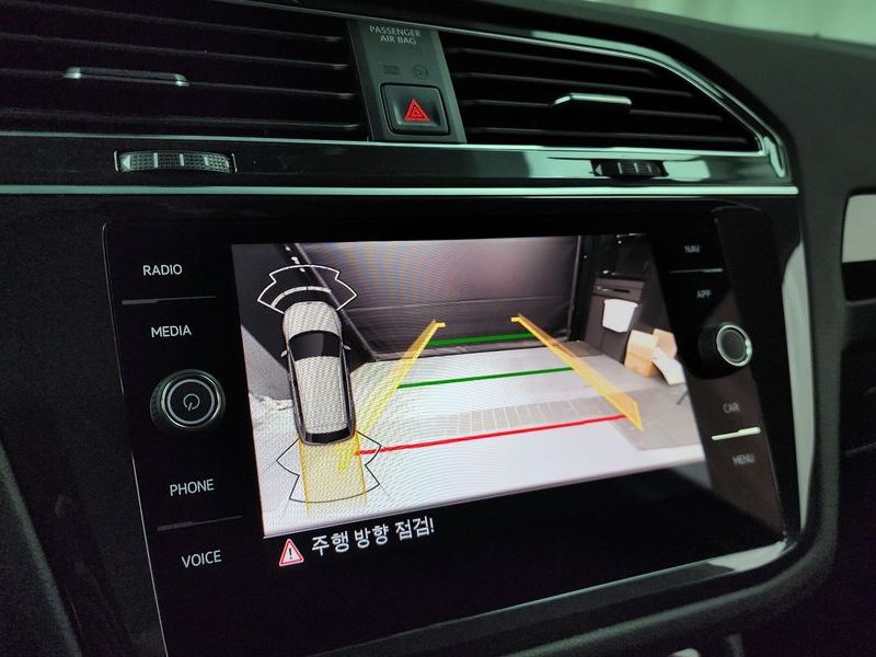 2021 Volkswagen Tiguan 2.0 TDI Premium photo 15
