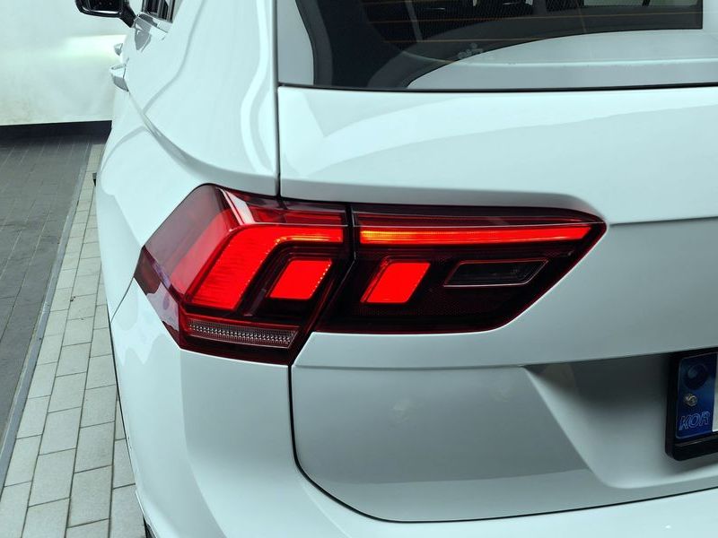 2021 Volkswagen Tiguan 2.0 TDI Premium photo 23