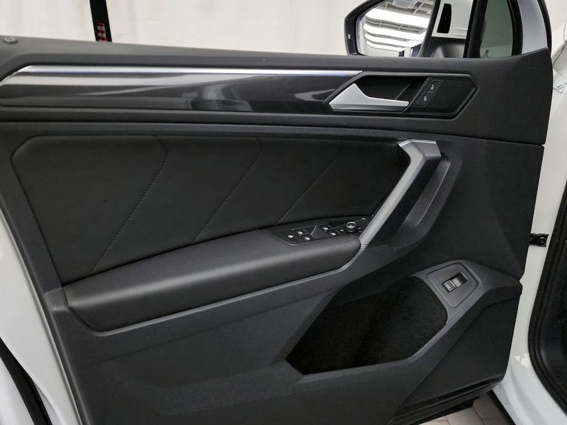 2021 Volkswagen Tiguan 2.0 TDI Premium photo 24