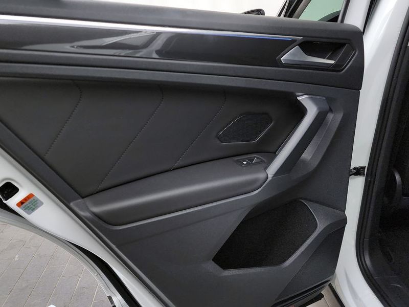 2021 Volkswagen Tiguan 2.0 TDI Premium photo 25