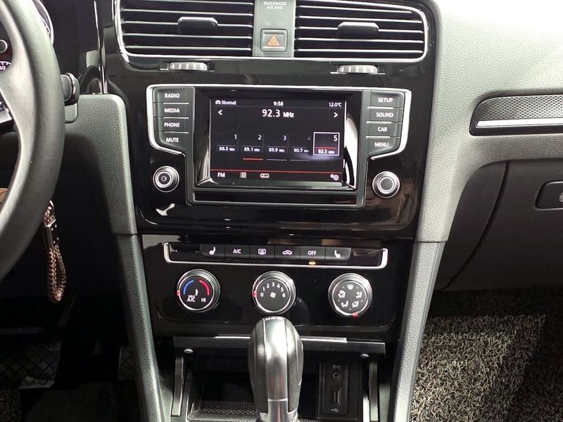 2014 Volkswagen Golf 1.6 TDI photo 13