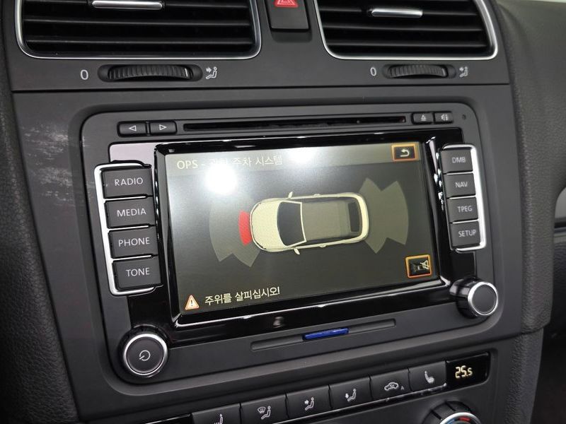 2013 Volkswagen Golf 2.0 TDI Cabriolet photo 14