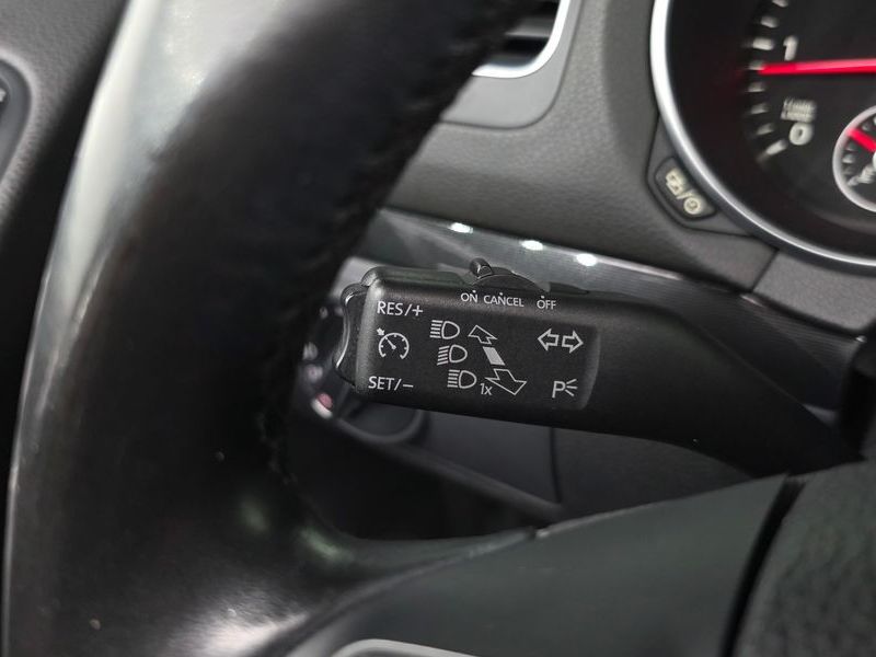 2013 Volkswagen Golf 2.0 TDI Cabriolet photo 19