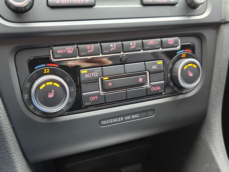 2012 Volkswagen Golf 2.0 TDI photo 17
