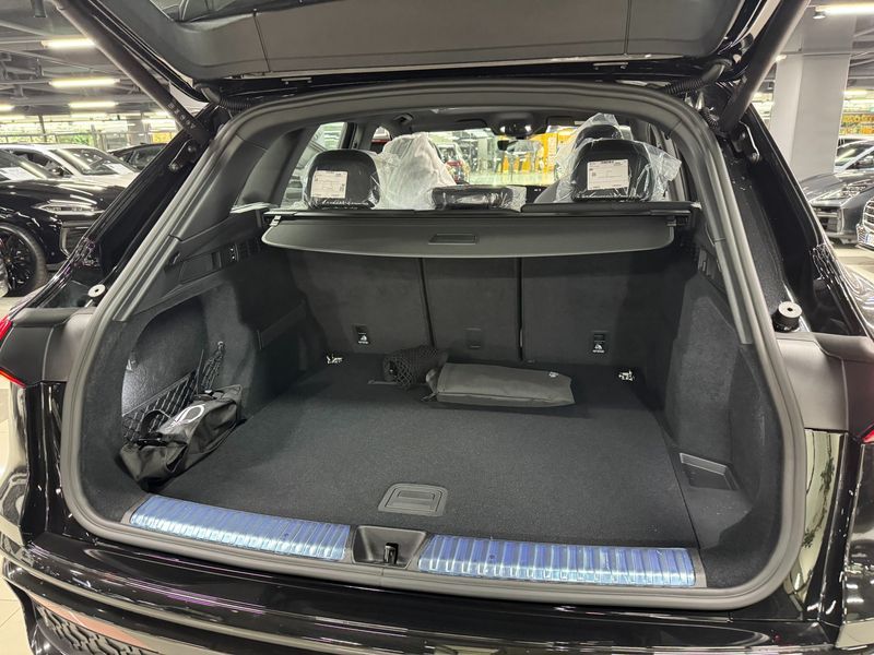 2025 Audi Q5 40 TDI Quattro S Line Black Edition photo 7