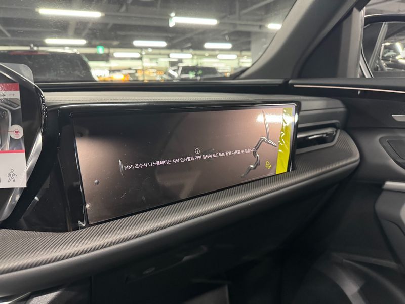 2025 Audi Q5 40 TDI Quattro S Line Black Edition photo 11