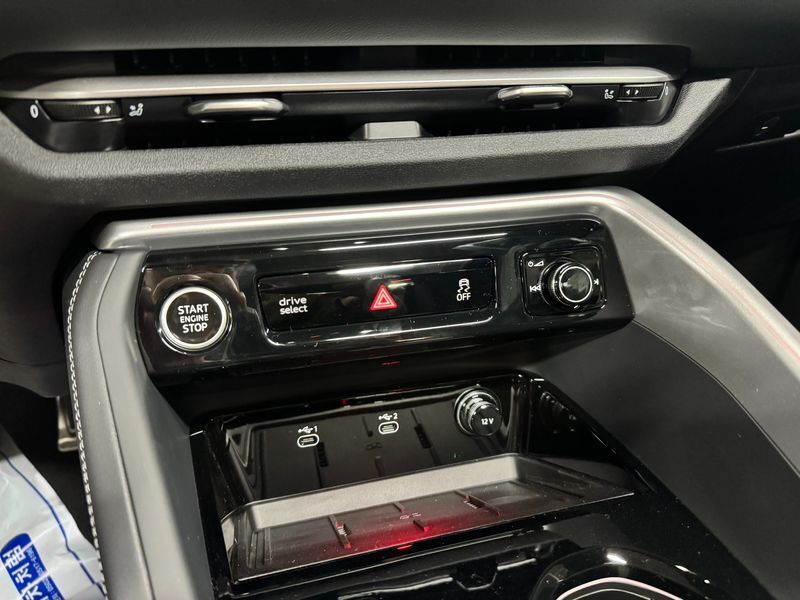 2025 Audi Q5 40 TDI Quattro S Line Black Edition photo 13