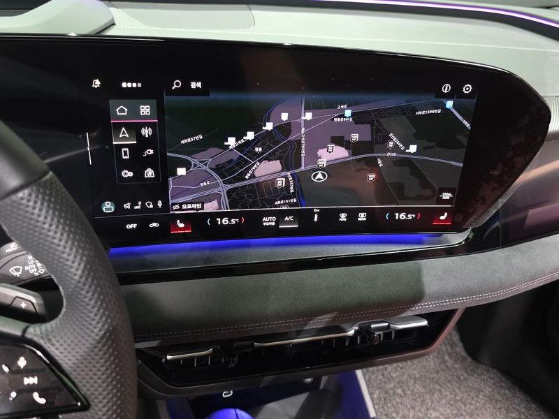 2025 Audi Q6 e-tron Quattro photo 13