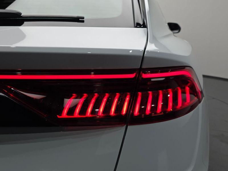 2021 Audi Q8 50 TDI Quattro Premium photo 23