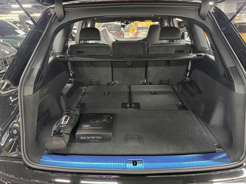 2026 Audi Q7 55 TFSI Quattro Premium photo 12