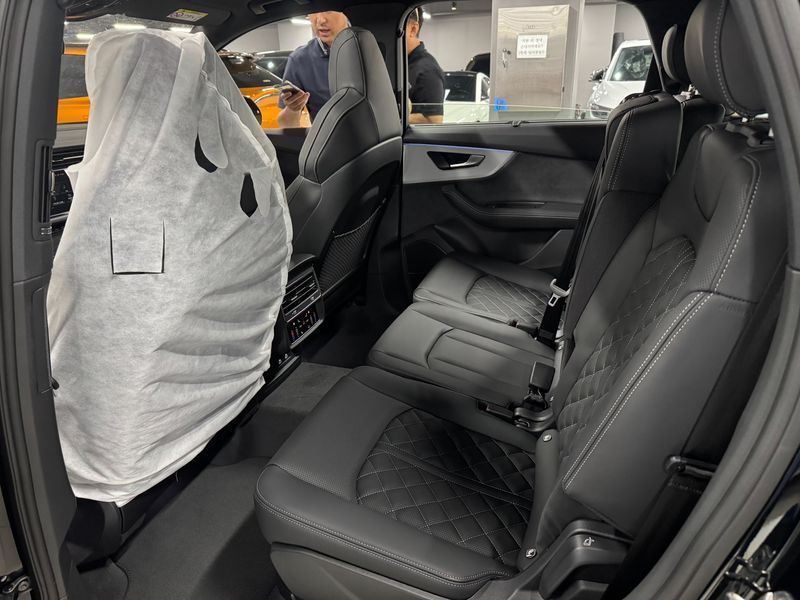 2026 Audi Q7 55 TFSI Quattro Premium photo 13