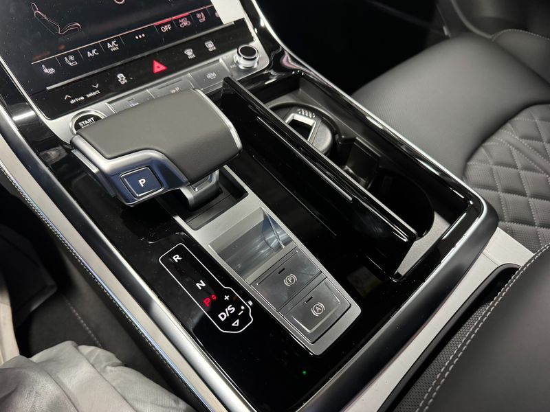 2026 Audi Q7 55 TFSI Quattro Premium photo 14