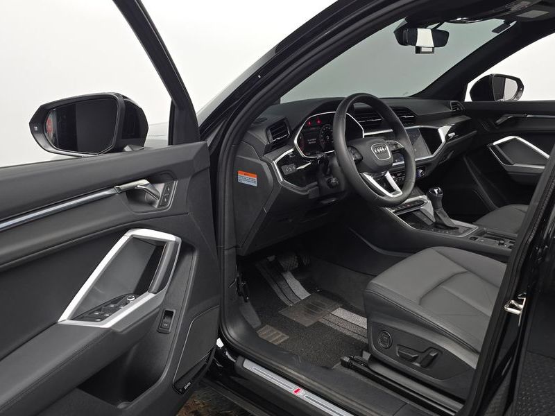 2025 Audi Q3 40 TFSI Quattro Premium photo 10