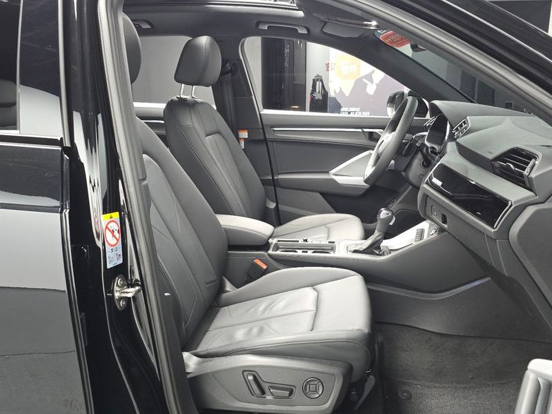2025 Audi Q3 40 TFSI Quattro Premium photo 11