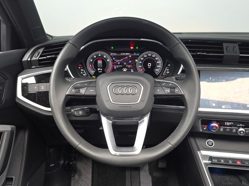 2025 Audi Q3 40 TFSI Quattro Premium photo 13