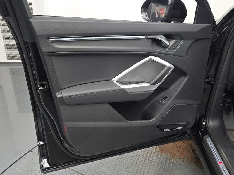 2025 Audi Q3 40 TFSI Quattro Premium photo 24