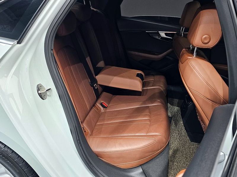 2021 Audi A4 40 TFSI Premium photo 12