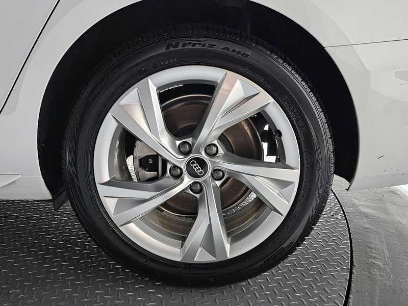 2021 Audi A4 40 TFSI Premium photo 21