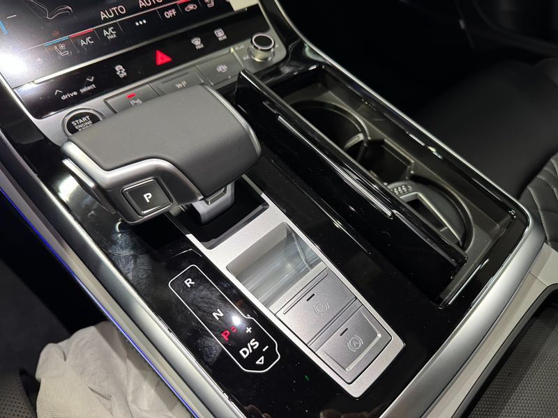 2026 Audi Q8 55 TFSI Quattro Premium photo 13
