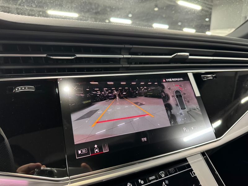 2026 Audi Q8 55 TFSI Quattro Premium photo 15