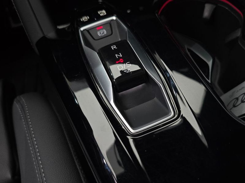 2025 Audi Q5 40 TDI Quattro S Line Black Edition photo 9