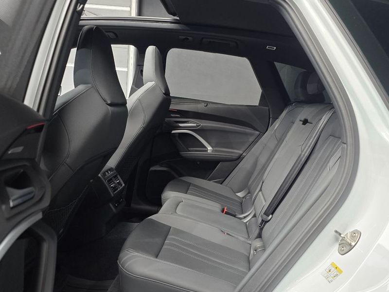 2025 Audi Q5 40 TDI Quattro S Line Black Edition photo 12