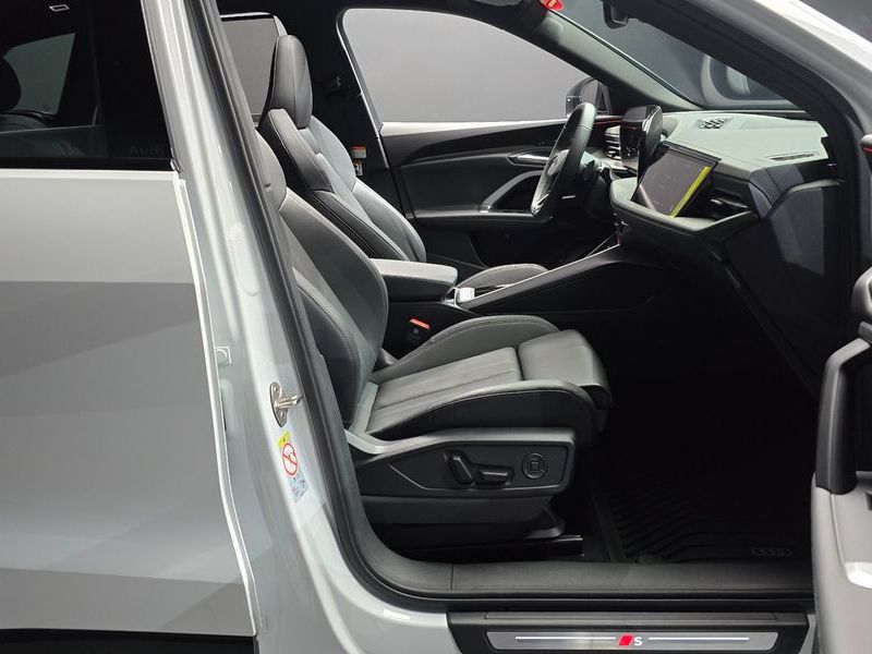 2025 Audi Q5 40 TDI Quattro S Line Black Edition photo 26