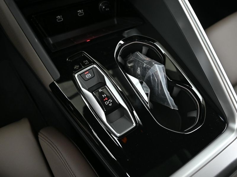 2025 Audi Q5 40 TFSI Quattro Advanced Sportback photo 9