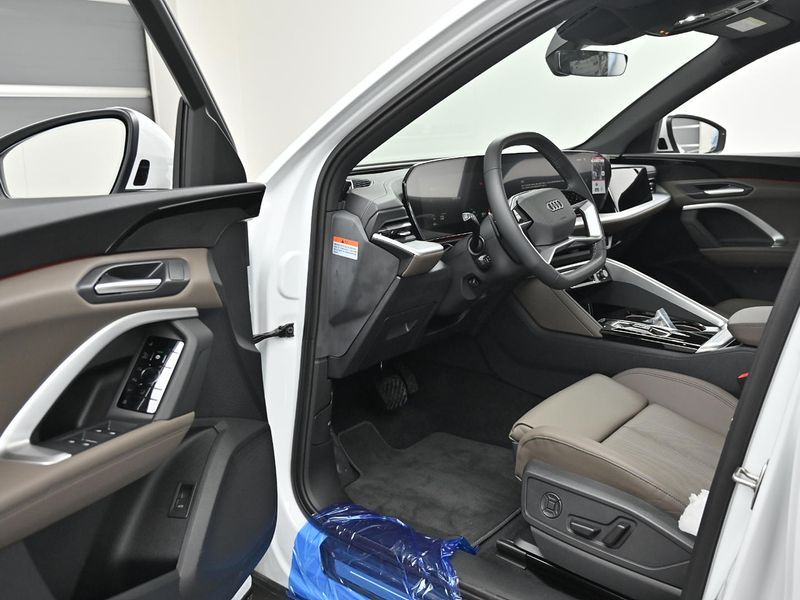 2025 Audi Q5 40 TFSI Quattro Advanced Sportback photo 11