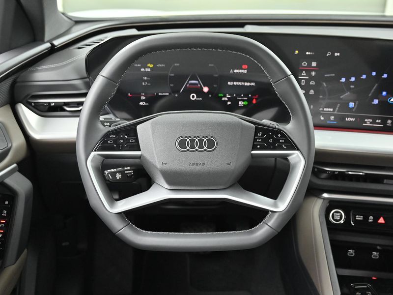 2025 Audi Q5 40 TFSI Quattro Advanced Sportback photo 13