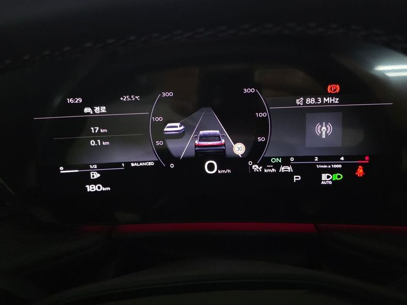 2025 Audi Q5 40 TDI Quattro S Line Black Edition photo 8