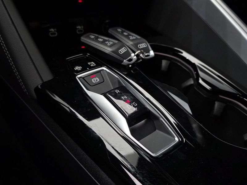 2025 Audi Q5 40 TDI Quattro S Line Black Edition photo 9