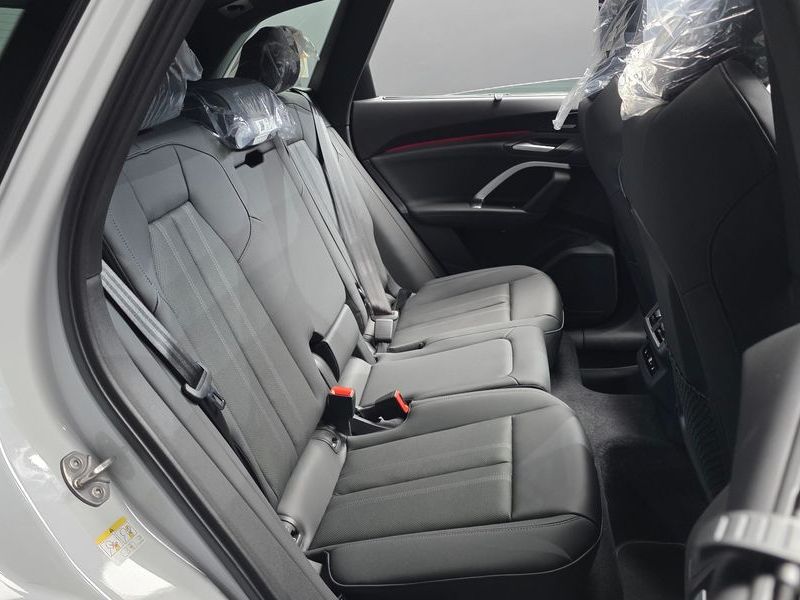 2025 Audi Q5 40 TDI Quattro S Line Black Edition photo 11