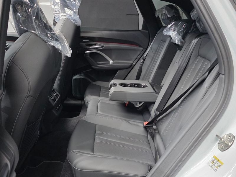 2025 Audi Q5 40 TDI Quattro S Line Black Edition photo 12