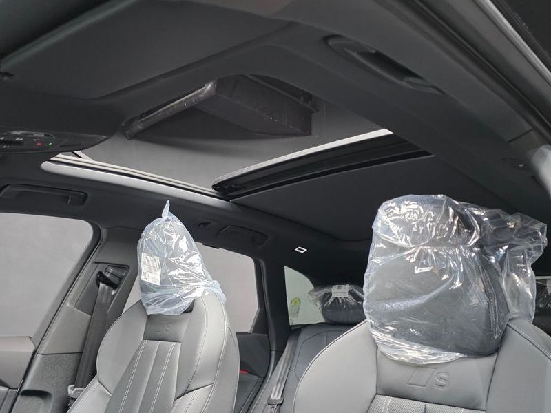 2025 Audi Q5 40 TDI Quattro S Line Black Edition photo 18