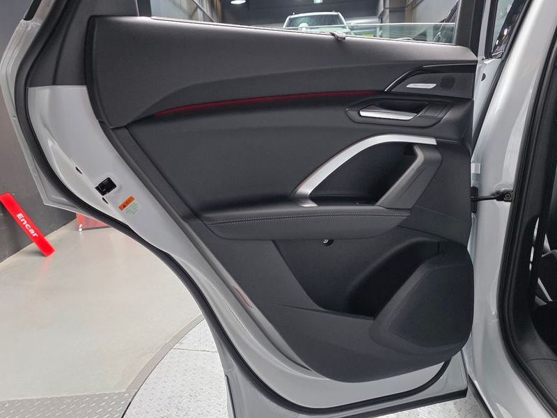 2025 Audi Q5 40 TDI Quattro S Line Black Edition photo 25