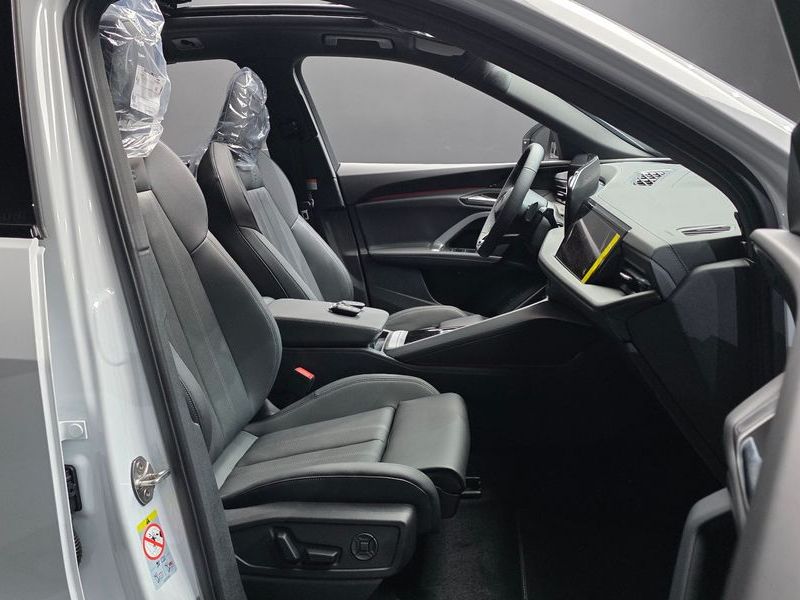 2025 Audi Q5 40 TDI Quattro S Line Black Edition photo 26