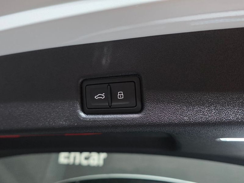 2025 Audi Q5 40 TDI Quattro S Line Black Edition photo 30