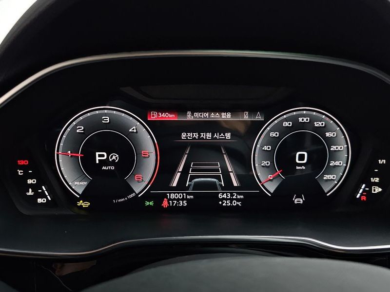 2025 Audi Q3 35 TDI Premium photo 8