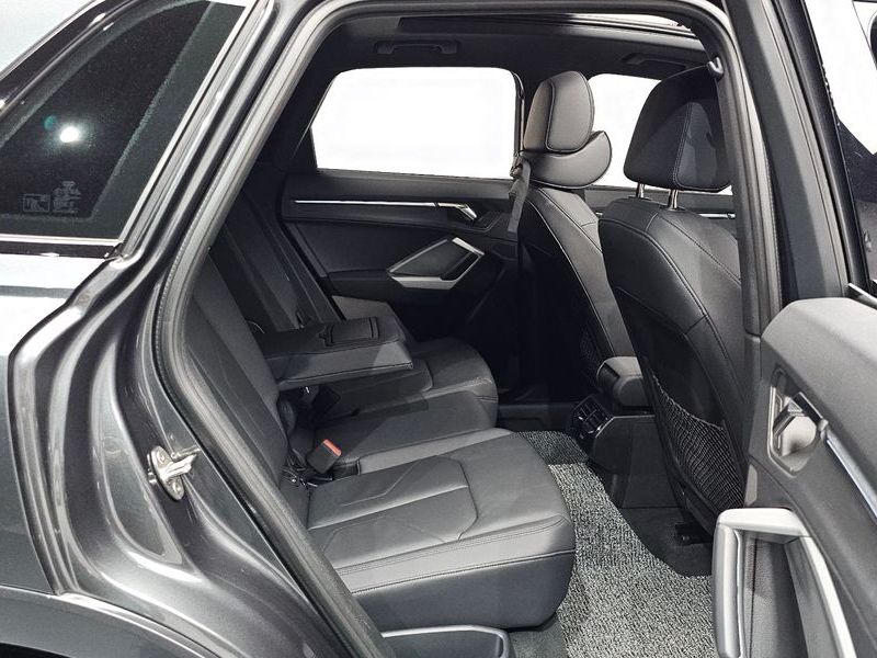 2025 Audi Q3 35 TDI Premium photo 11