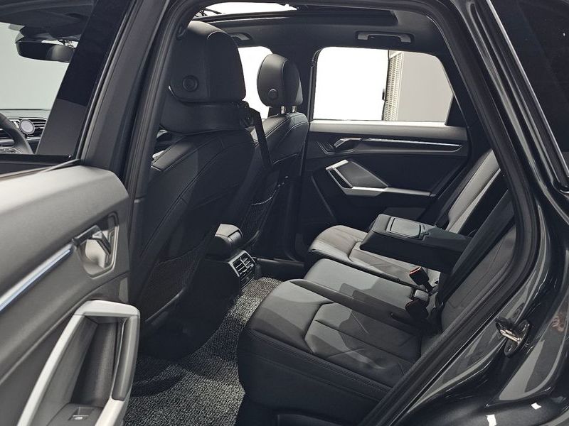 2025 Audi Q3 35 TDI Premium photo 12