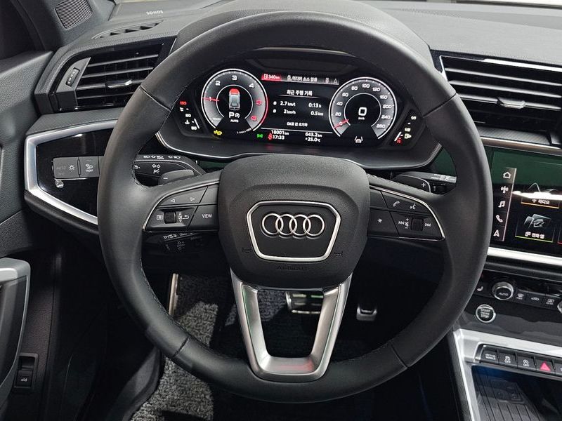2025 Audi Q3 35 TDI Premium photo 13