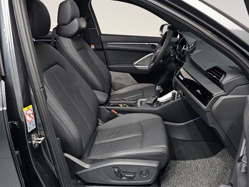 2025 Audi Q3 35 TDI Premium photo 26