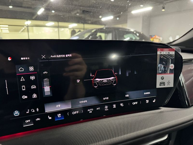 2025 Audi Q5 40 TDI Quattro S Line Black Edition photo 10