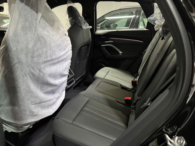 2025 Audi Q5 40 TDI Quattro S Line Black Edition photo 13